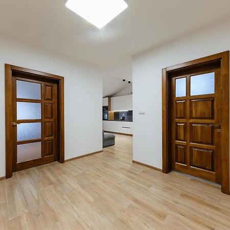 Luxury Apartments Uzhorod Kültér fotó